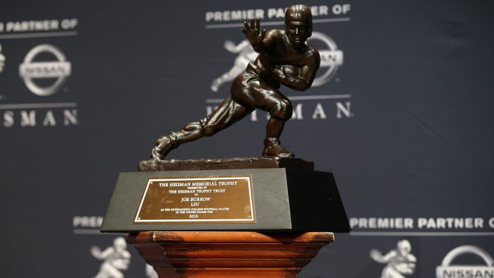 heisman-trophy-should-be-delayed